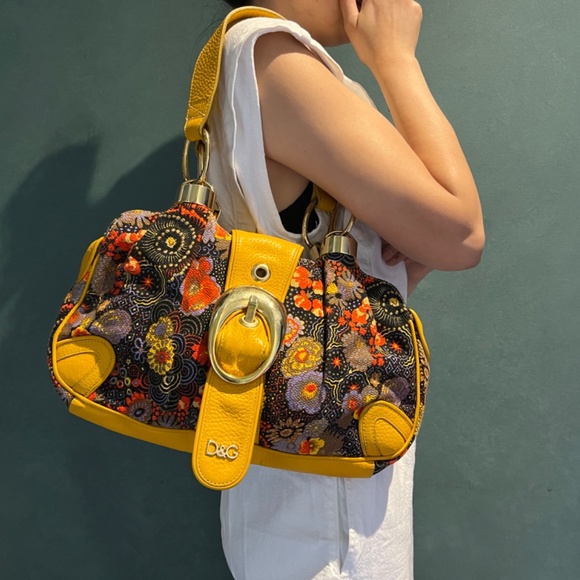 D&G hang bag - Picture 2 of 4